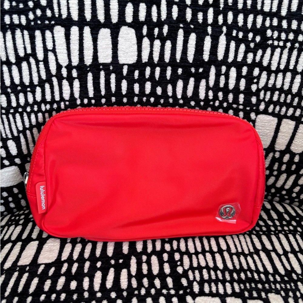 Lululemon Everywhere Belt Bag *Dark orange/Red
